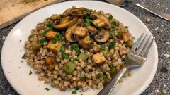 Pohankové „rizoto“ s houbami: syté, voňavé a bez rýže