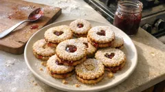 Linecké cukroví s mandlemi: křehké máslové těsto, které nepraská a dobře se vykrajuje