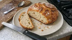 Domácí chleba bez hnětení: křupavá kůrka díky kynutí přes noc