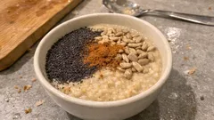 Ovesná kaše s mákem bez mléka: krémová díky namáčení přes noc