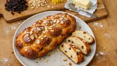 Vánočka ze šesti pramenů: vláčná, voňavá a krásně drží tvar