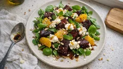 Salát z červené řepy s pomerančem a medovým kozím sýrem – jednoduchý a slavnostní