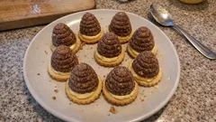 Ořechová vosí hnízda podle Josefa Maršálka – nepečené cukroví s vaječným likérem