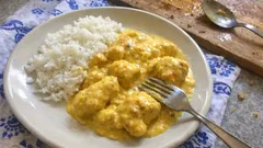 Rychlé kuře na kari se smetanou a sýrem – krémová omáčka do 30 minut