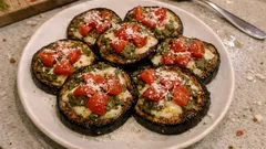 Lileková „pizza“ bez těsta: s mozzarellou, pestem a rajčátky hotová za chvíli