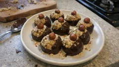 Nepečené ořechové kuličky s marmeládou a čokoládou: hotové za chvíli