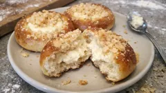 Klasické kynuté koláče s tvarohem a drobenkou – nadýchané a vláčné jako od babičky