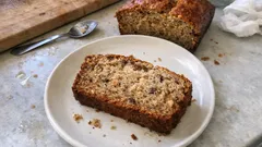 Vláčný banánový chlebíček ze zralých banánů: jednoduchý recept, který se vždy povede