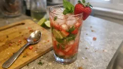 Jahodové mojito doma za pár minut: bez shakeru a s krásně ovocnou chutí