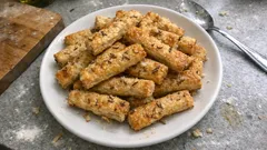 Křupavé škvarkové tyčinky z kynutého těsta: domácí slané pohoštění k pivu