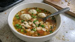 Rybí polévka s knedlíčky jako na Štědrý večer: poctivý vývar z kapra krok za krokem