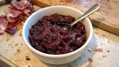 Domácí cibulové chutney z červené cibule – sladkokyselá dobrota k sýrům i masu